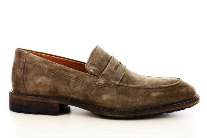 Haboob Liengadin-03Hab taupe suède herenloafer met pennybandje en instapmodel