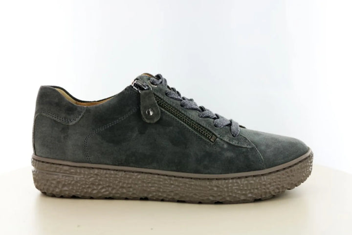 Hartjes 162.1401 Phil lage dames veterschoen in grijs-groen suède, wijdte H, met rits en uitneembaar voetbed voor brede voeten.